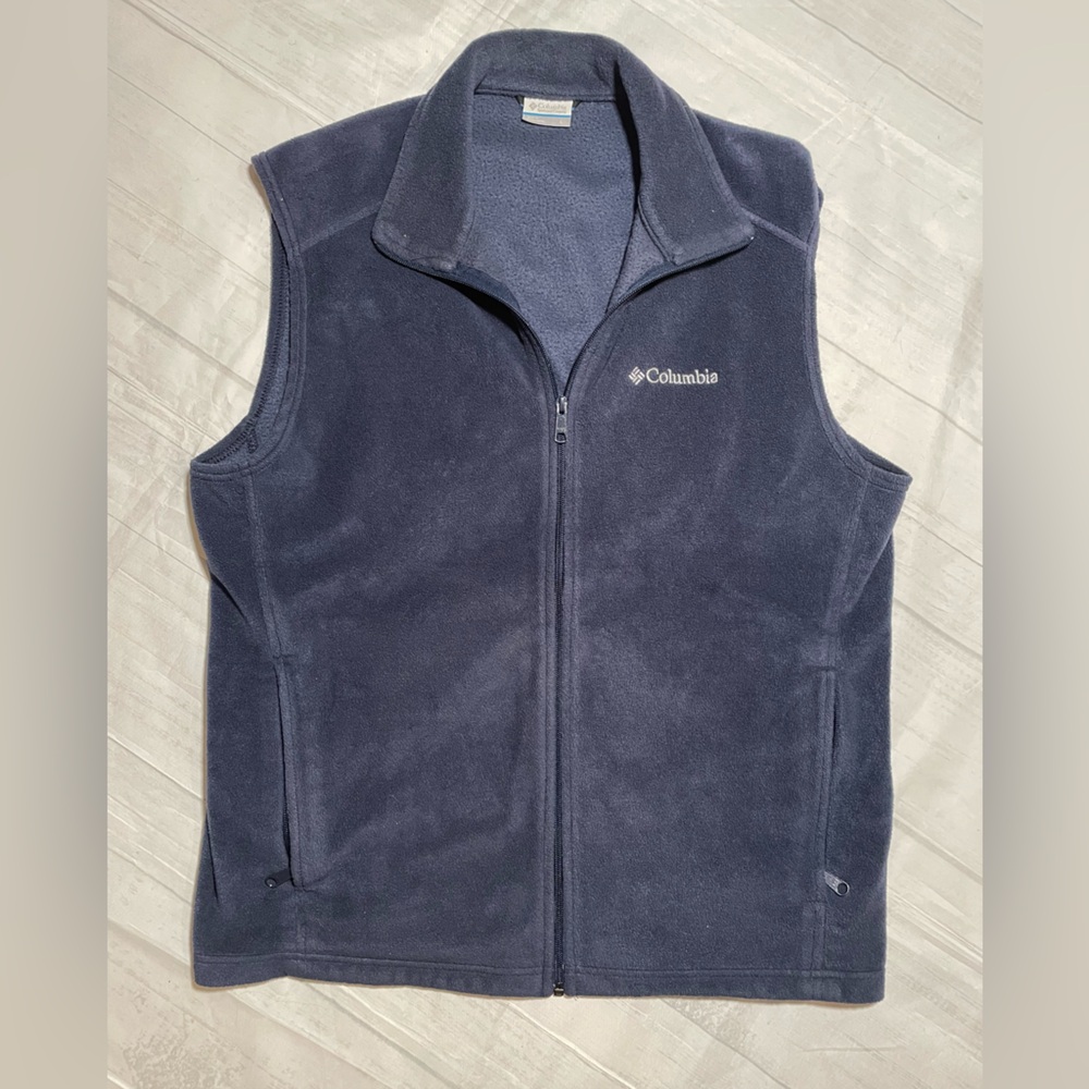 Columbia Men’s navy blue fleece vest. Size L.